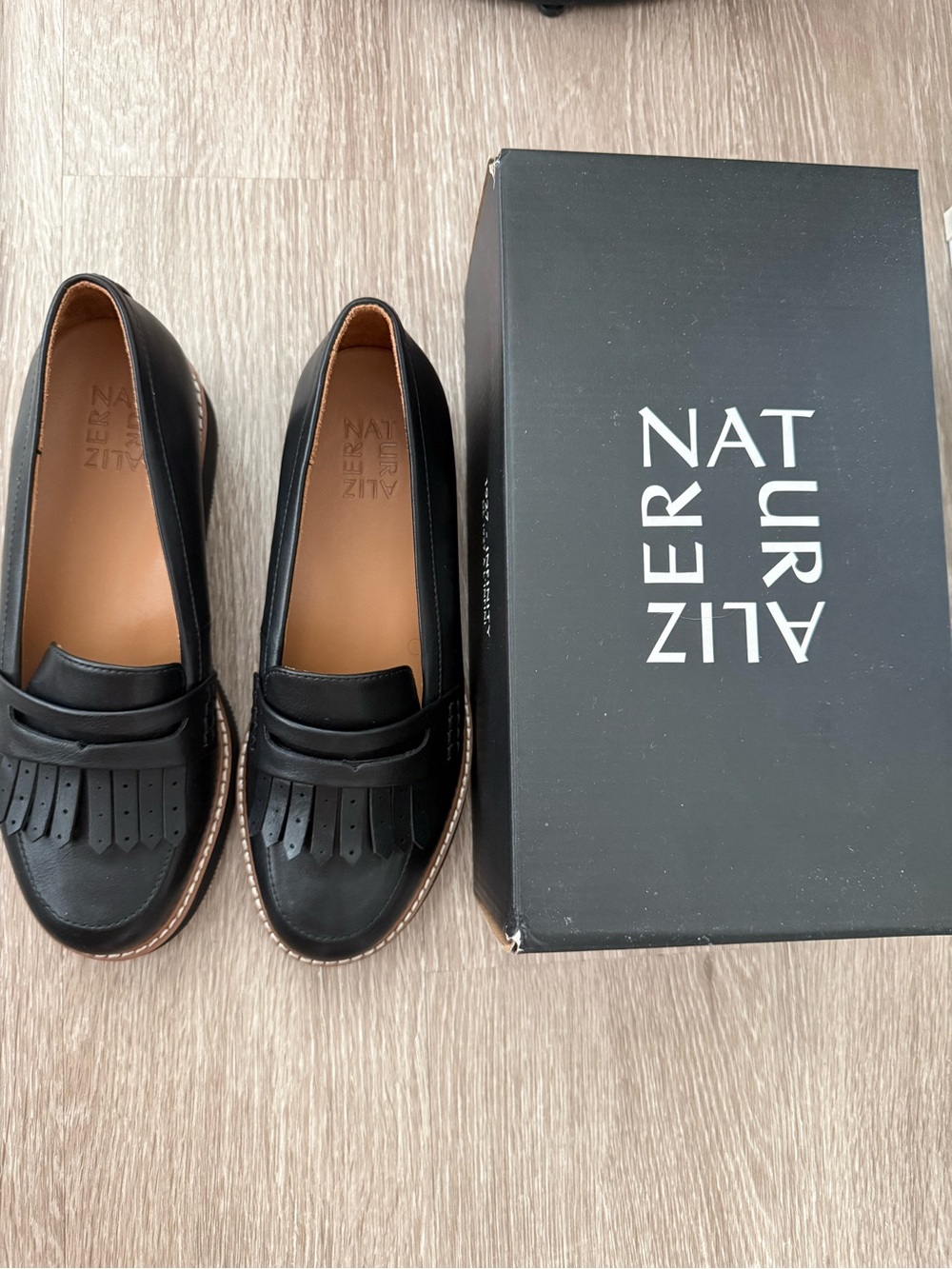 Naturalizer Black Penny Loafer Size 7W - Picture 7 of 7